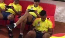 外媒爆料足球队夺冠视频,足球队夺冠瞬间，精彩视频全网疯传！